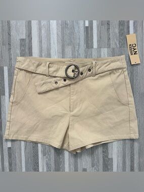 Madden NYC Women's High-Waisted Beige Shorts with Belt – NWT – Size XXL